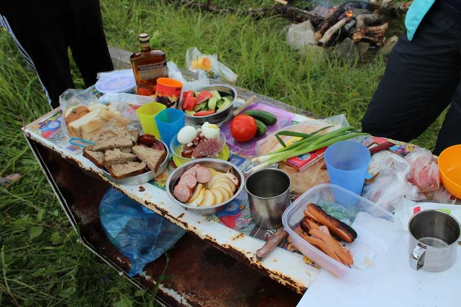 Продукты для пикника на природе