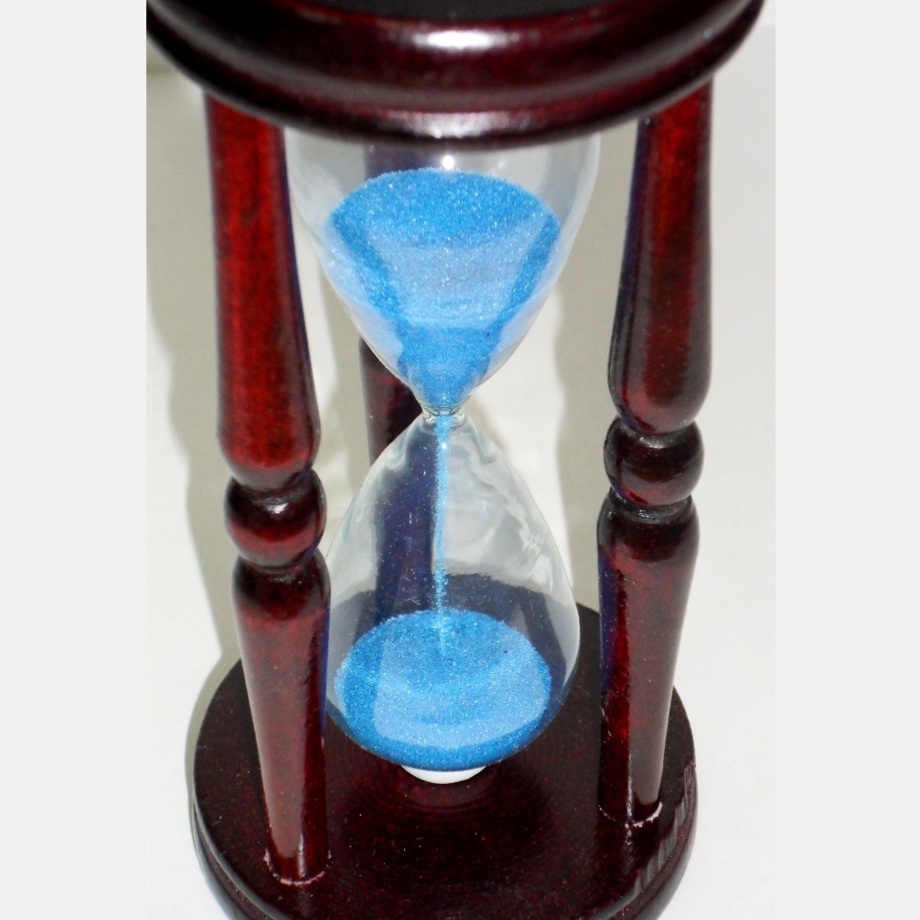 Что означает песочные часы. Песочные часы деревянные. Песочные часы на 1 час. Гелевые песочные часы. Песочные часы с синим песком.