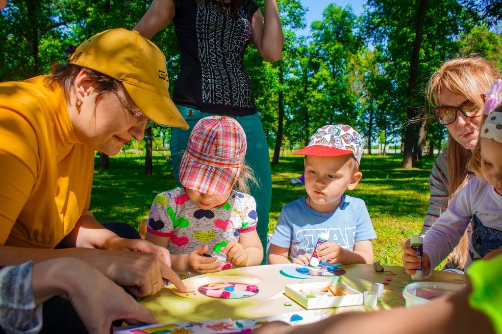 Пикник великий новгород. Игры для пикника на природе для детей. Лето пикник дети. Пикник на свежем воздухе для детей.