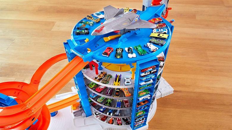 Подарок мальчику 5 лет. Hot Wheels игровой набор hot Wheels super Ultimate Garage, 6-ти уровневый паркинг fdf25. Гараж hot Wheels super Ultimate Garage fdf25. Игровой набор хот Вилс супер гараж fml03. Невообразимый гараж hot Wheels.