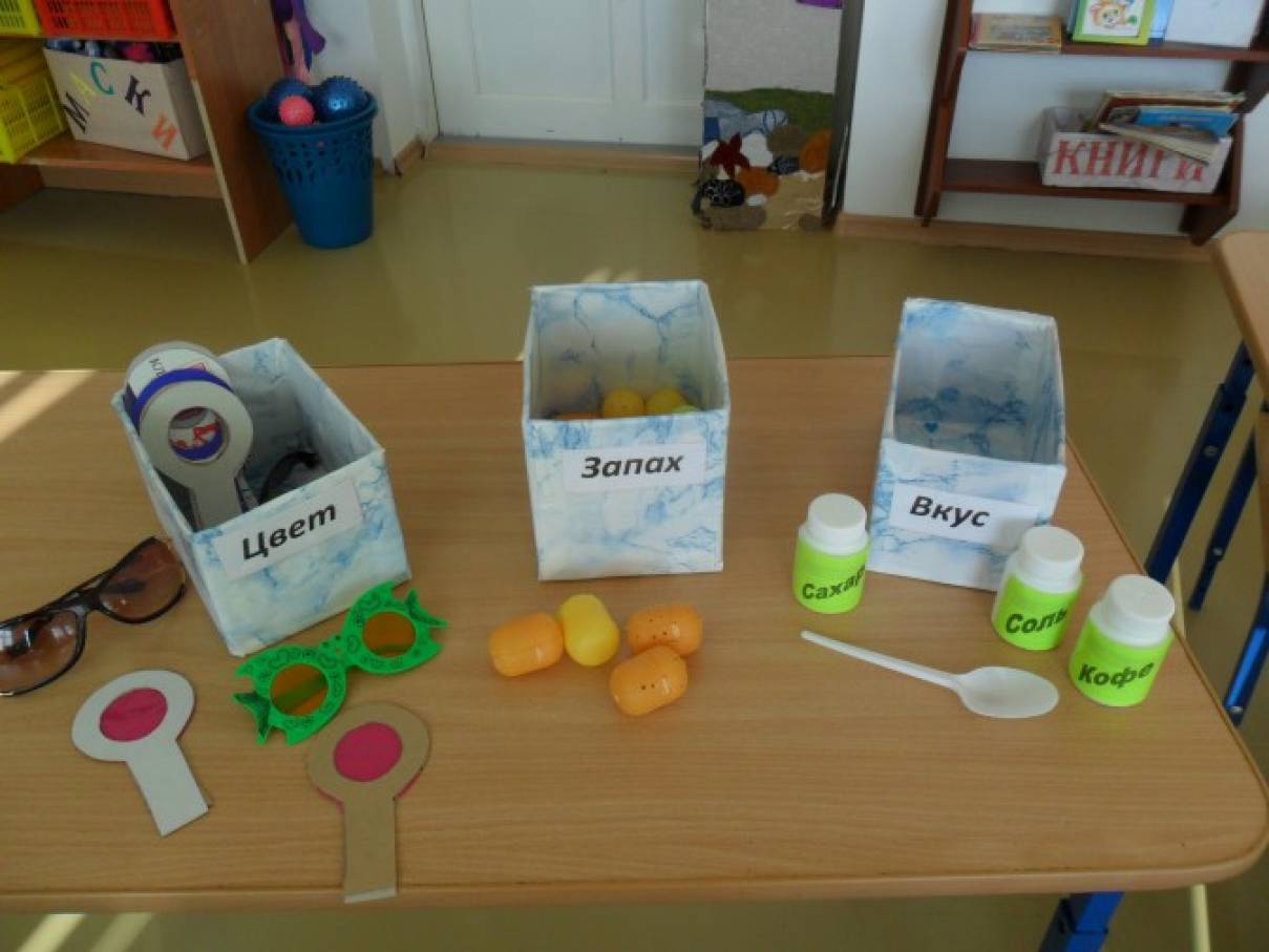 Звук запах вкус. Игрушки для экспериментирования в детском саду. Материал для экспериментирования в старшей группе. Экспериментальная лаборатория в детском саду. Материалы для опытов в детском саду.