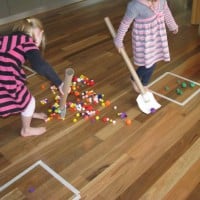 Pompom Hockey 6 hiding objects, alphabet letters, numbers in jelly